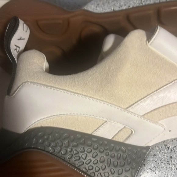 - Stella McCartney hook and loop sneakers. - Picture 9 of 12